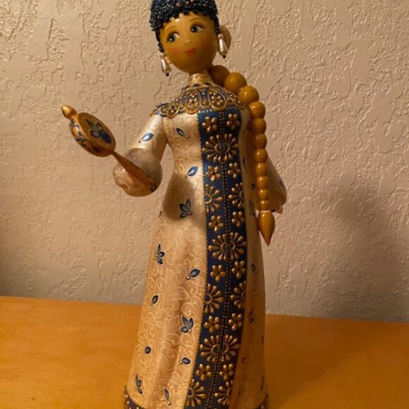 Russian Dolls in folk dress Russian Wooden Dolls Traditional costum NEW